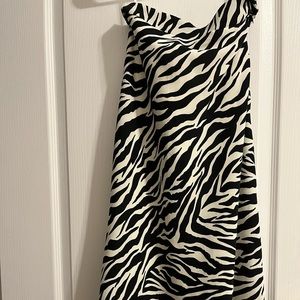 Black and White Midi Skirt with zipper on the side